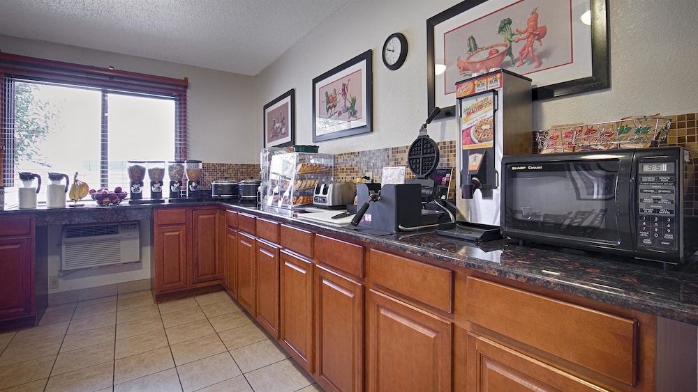 Best Western Mt Pleasant Inn 29/34