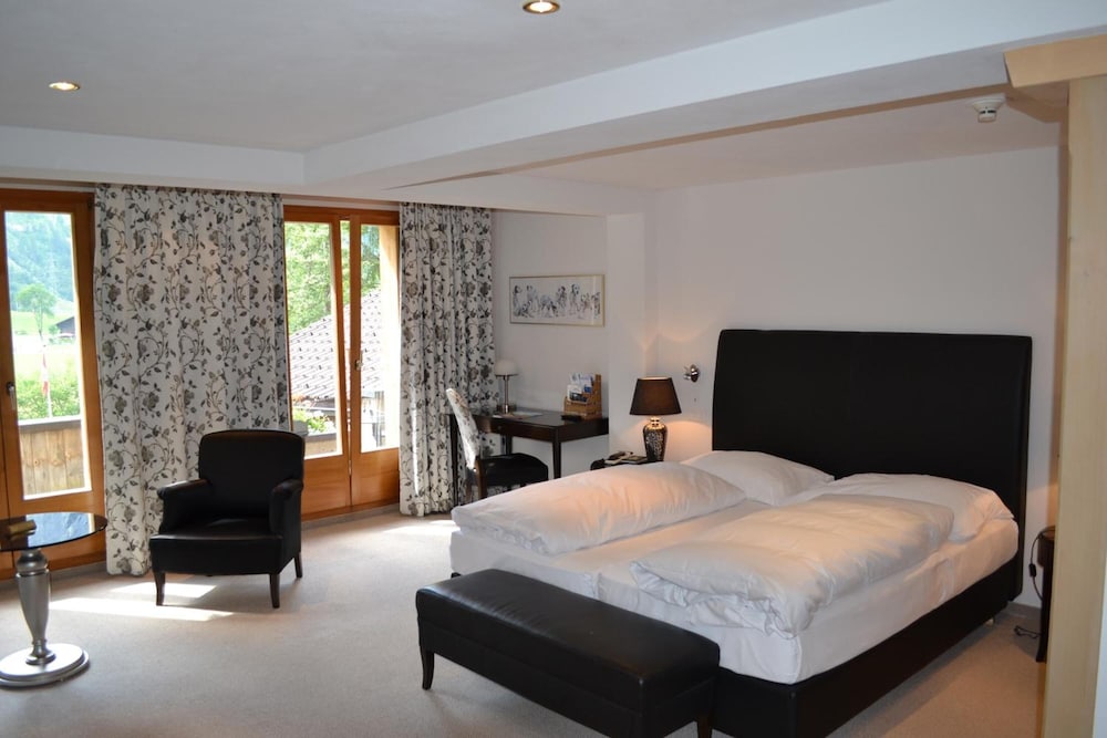 Waldhotel Doldenhorn 8/48