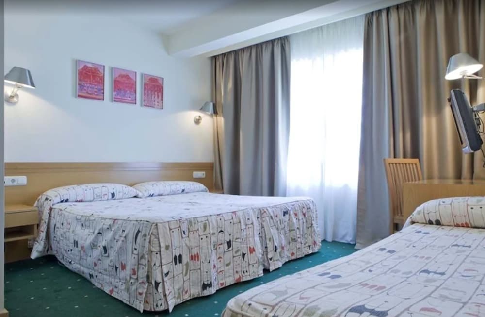 Hotel Zaragoza Plaza 16/50