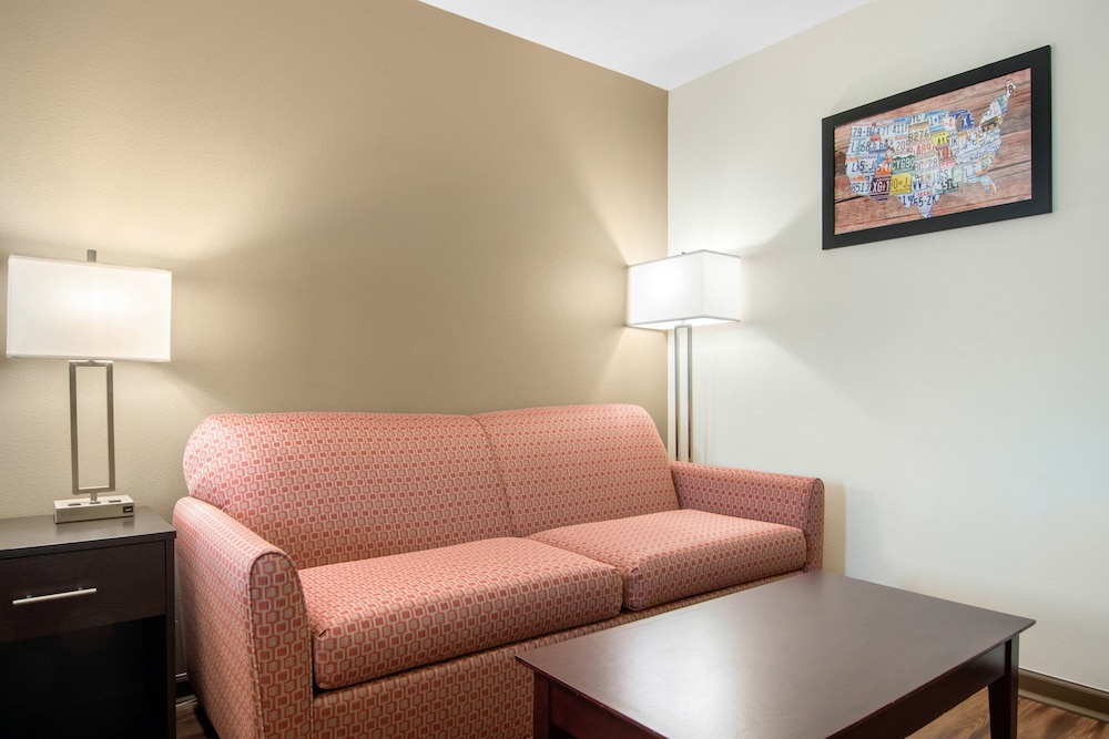 Econo Lodge Inn & Suites Springfield Main Street 35/63