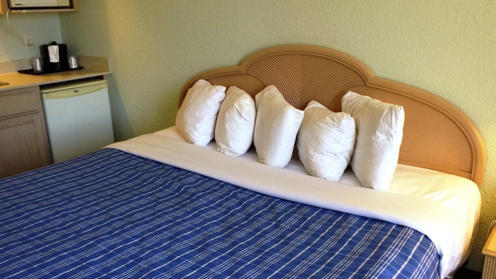 Cocoa Beach Suites 15/33