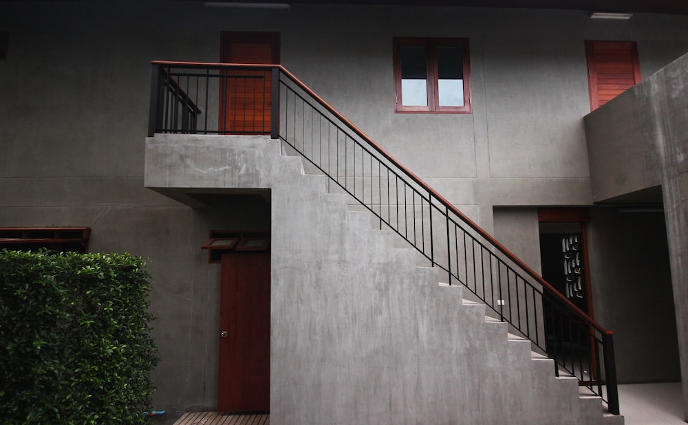 Chu Hotel 2/77