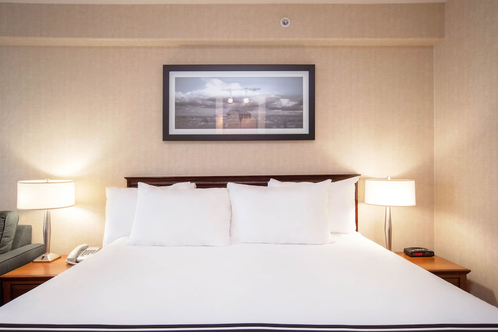 Sandman Hotel & Suites Regina 12/47