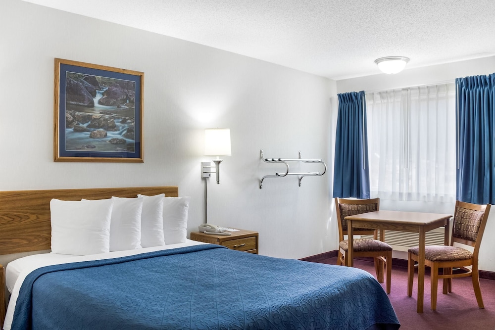 Everspring Inn Suites Hill City 24/61