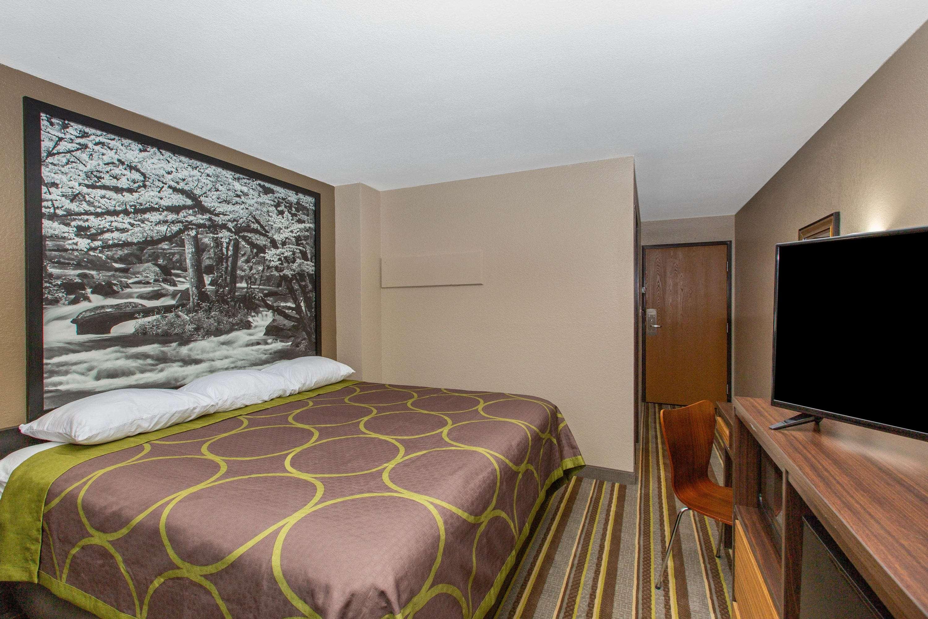 Super 8 By Wyndham Chattanooga Lookout Mountain Tn 13/21