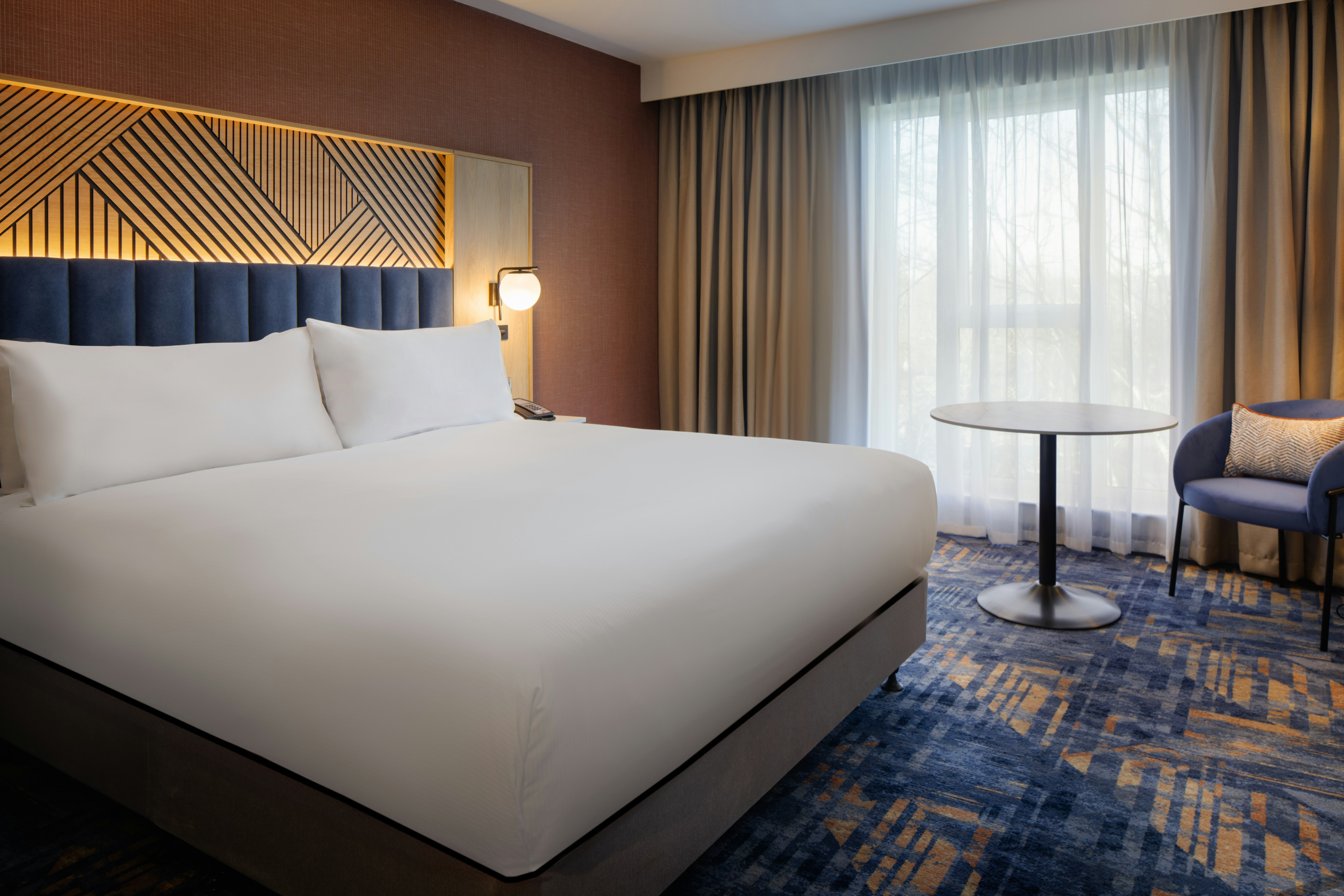 GUEST ROOM, KING BED, ACCESSIBLE