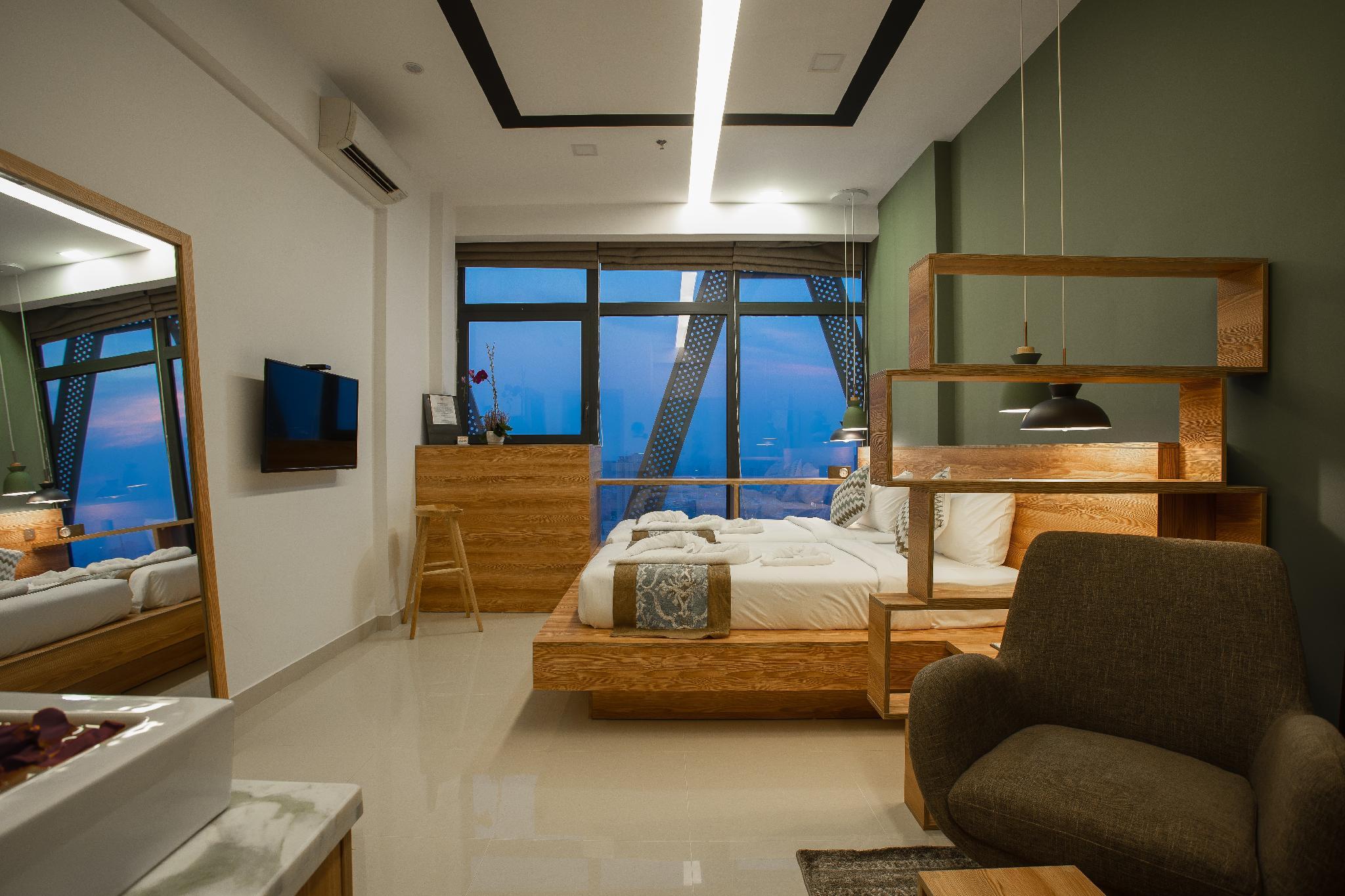Landmark, Twin Beds