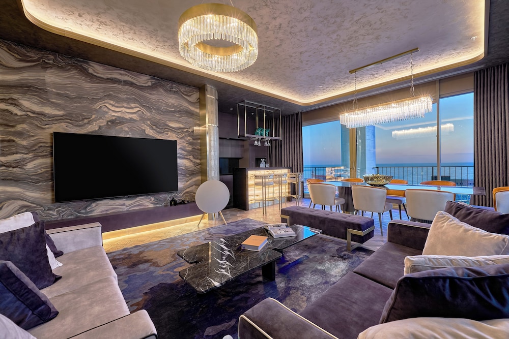 Merit Starlit Hotel & Residence 87/96