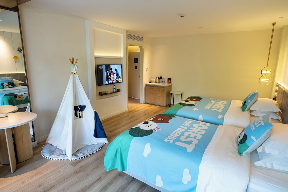 Family, 1 Queen and 1 Single Bed, Riverside, Balcony, Bathtub