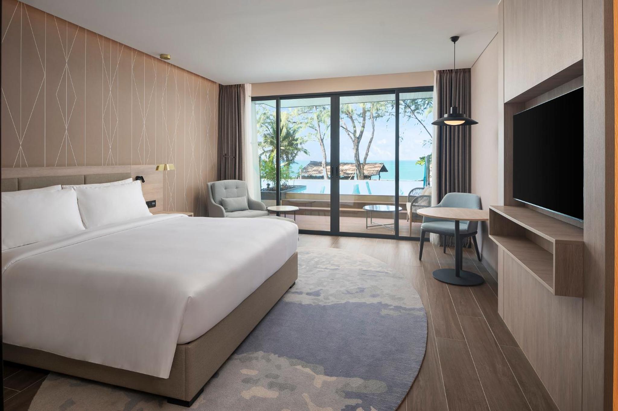 Premium, Ocean Front, Pool Access