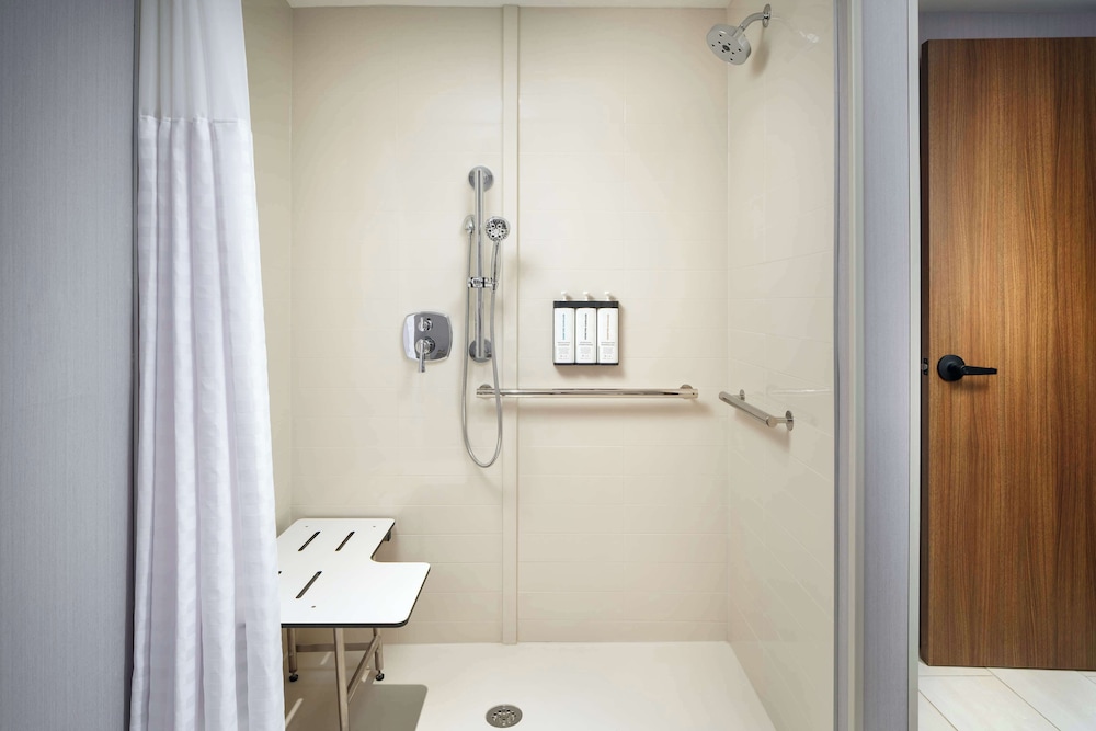 Hyatt Place Melbourne Airport 62/63
