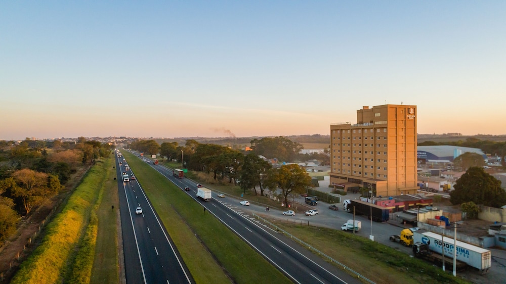Lummina Hotel Mogi 46/50