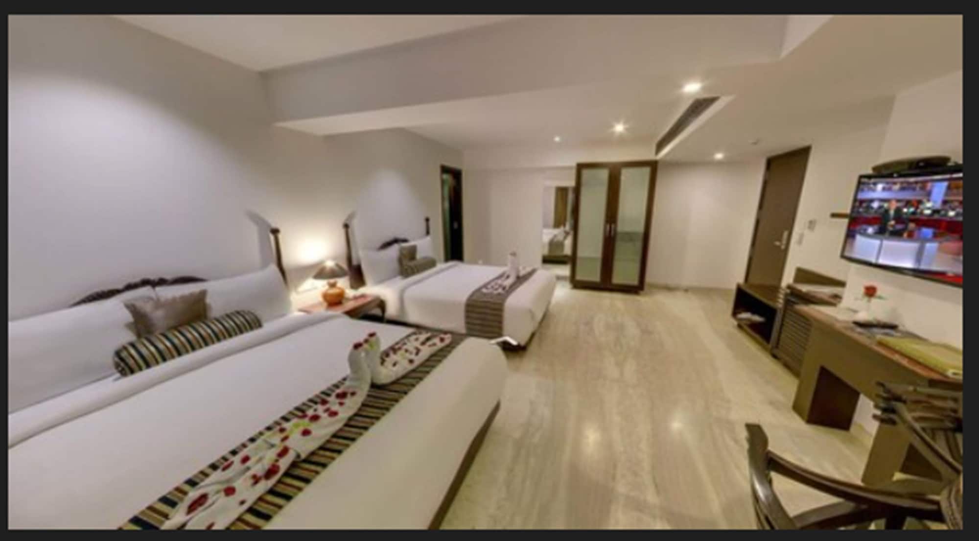 EXECUTIVE, SUITE, 2 QUEEN BEDS, BATHTUB