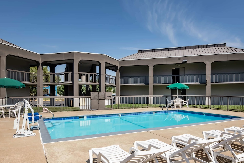 Days Inn By Wyndham Wilson 3/41