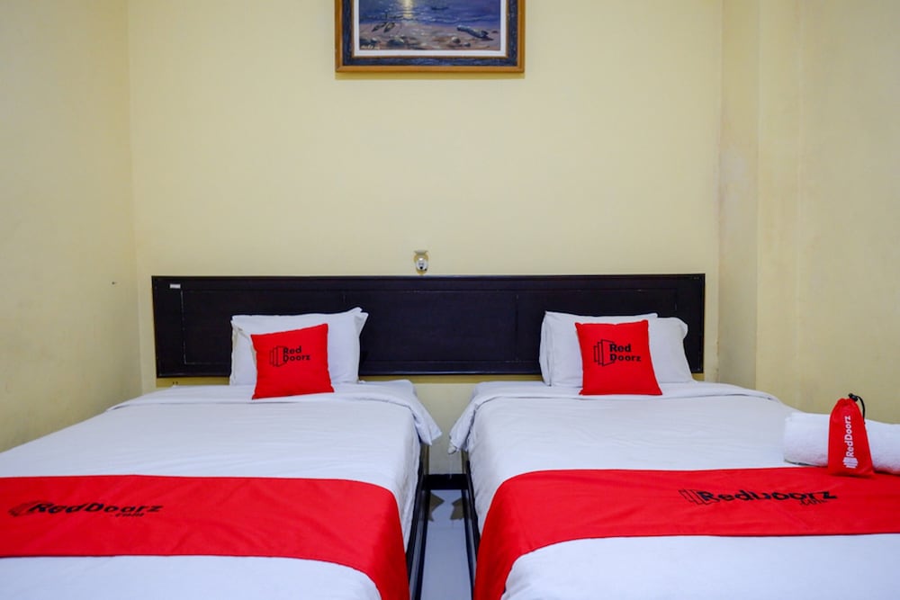 RedDoorz near Citraland Waterpark Kendari 4/29