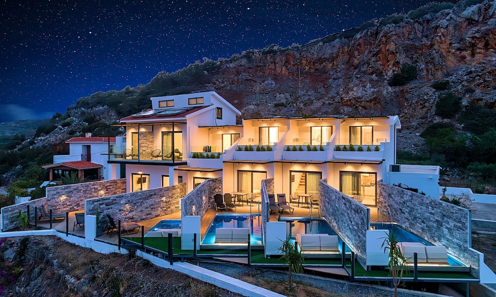 Aelia Suites 6/63