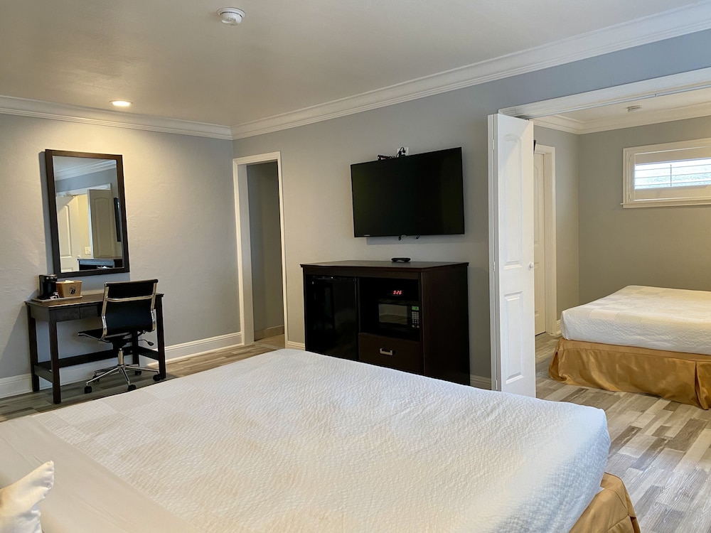 Super 8 By Wyndham Monterey/Carmel 18/48