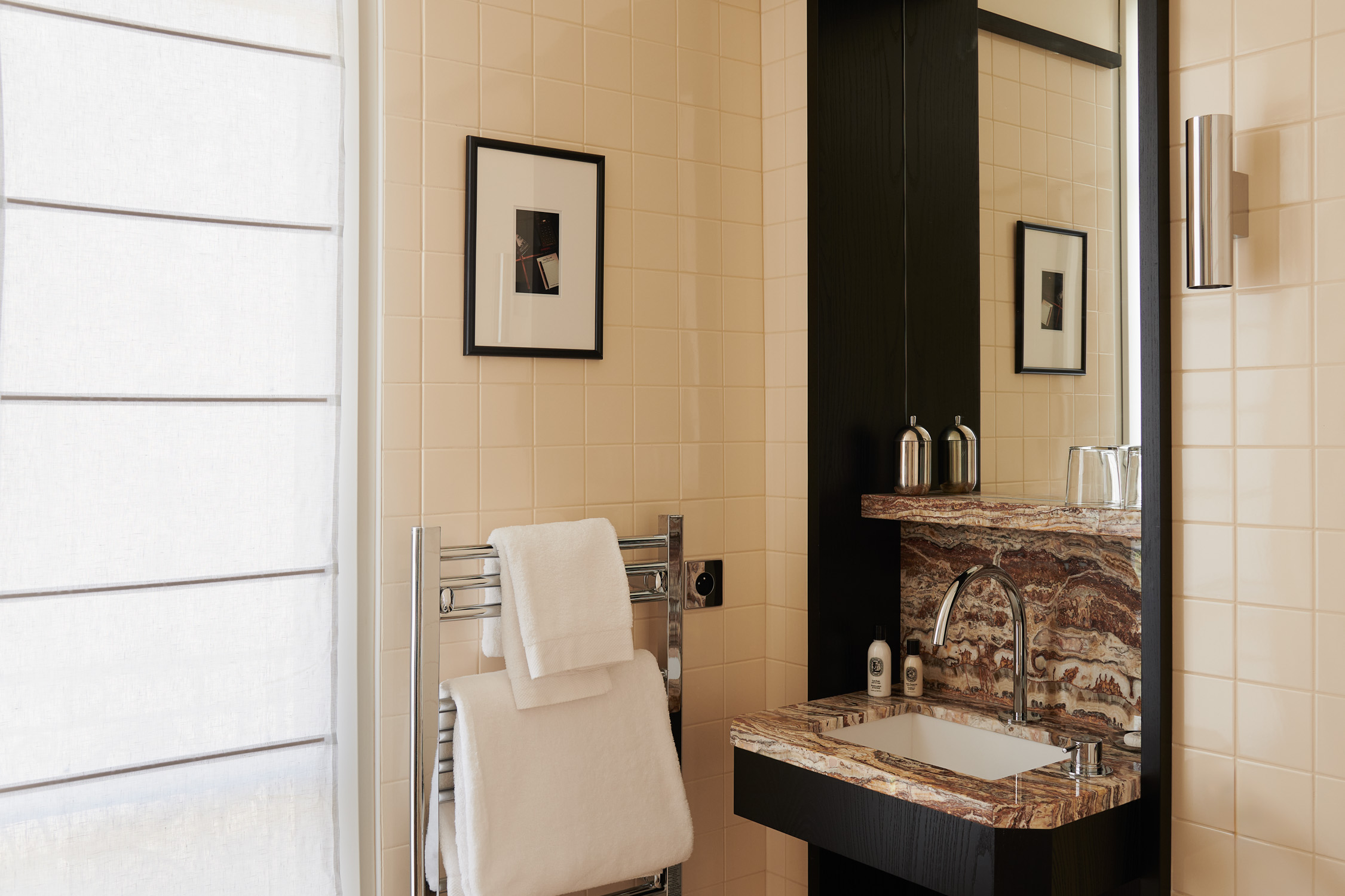 Beautiful Belleville Hotel & Hostel 24/28