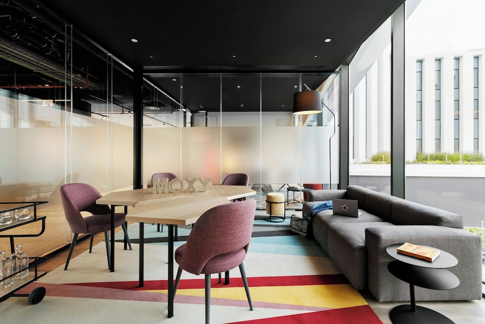 Moxy Alfragide Lisboa 39/58