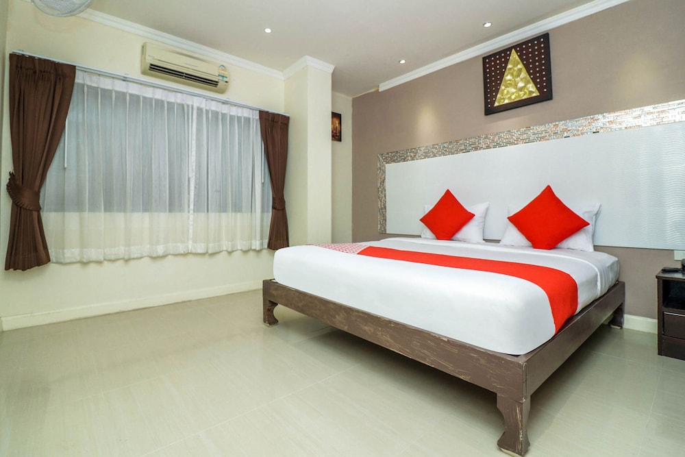 NATURAL BEACH HOTEL AND BAAN SILA 16/59