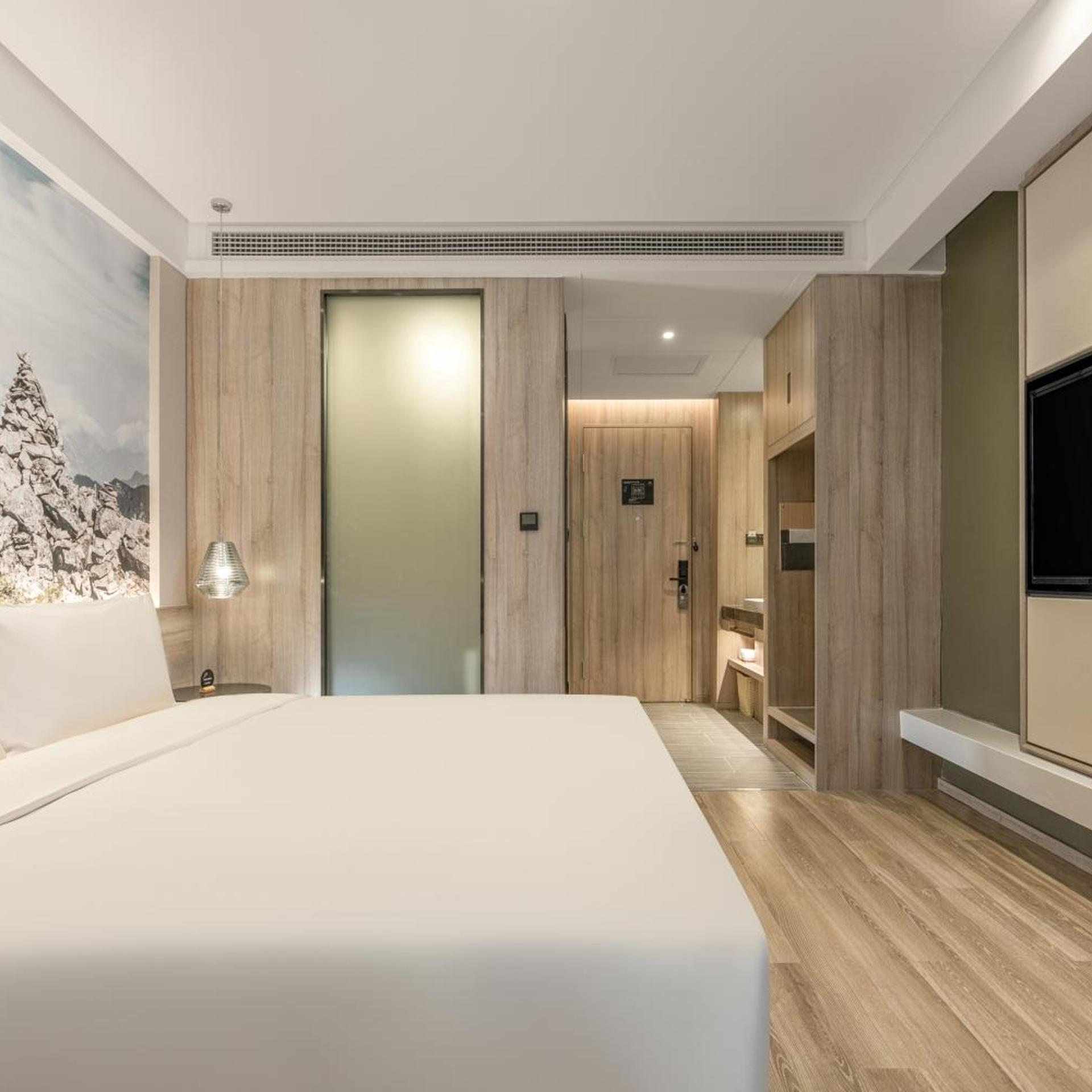 Atour Hotel (Baoji Administration Center, High-speed Railway South Station) 24/51