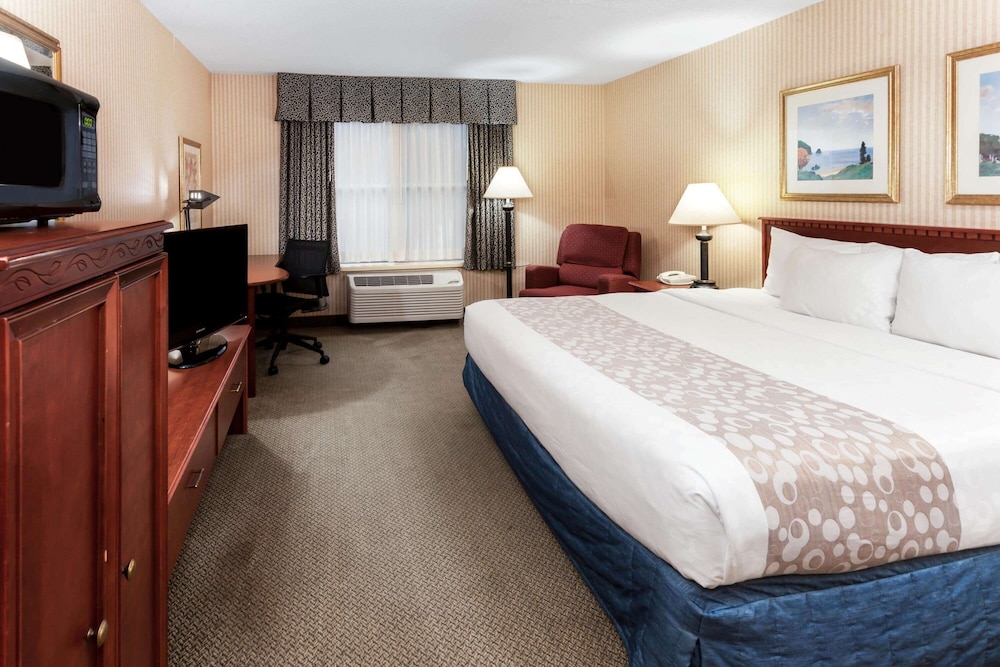La Quinta Inn & Suites by Wyndham Milwaukee SW New Berlin 6/38