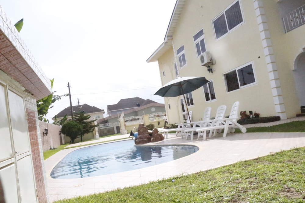 Kingsbridge Royale Hotel 45/50