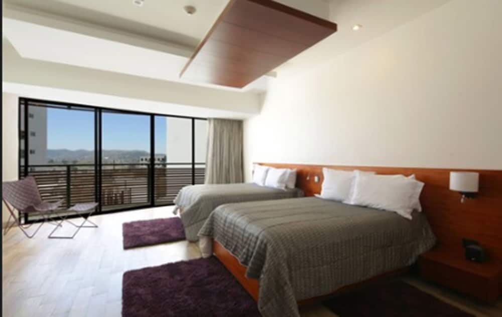 Sonata Hotel 10/33