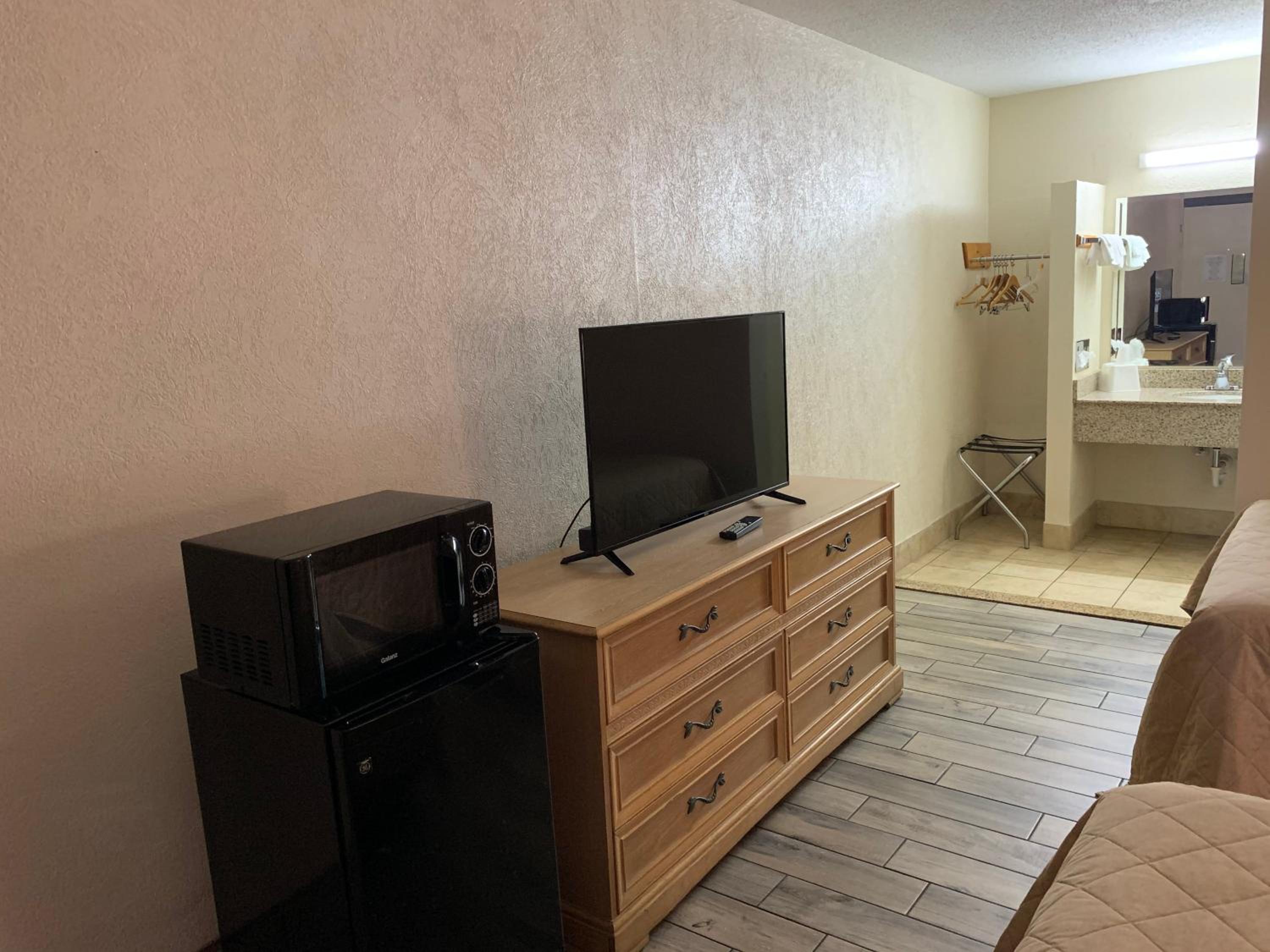 Americas Best Value Inn Tillmans Corner Mobile 28/36