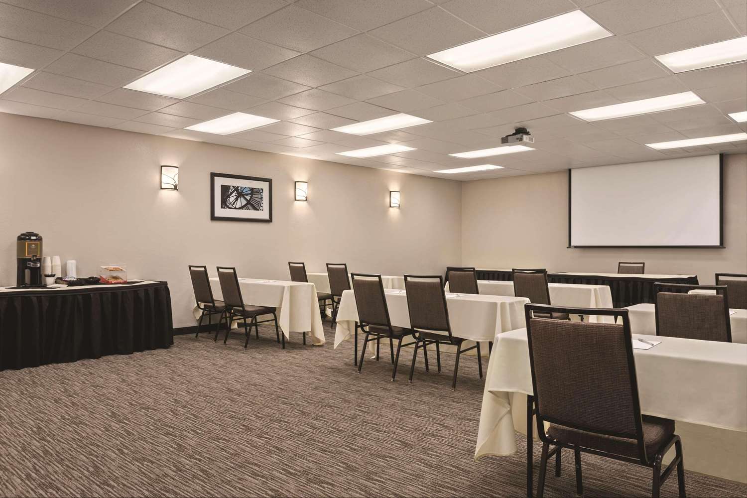 Country Inn and Suites By Radisson Woodbury MN 28/30