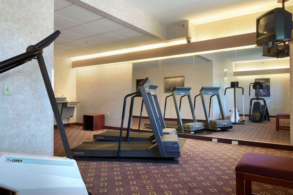 Microtel Inn & Suites by Wyndham Bloomington MSP Airport 12/16