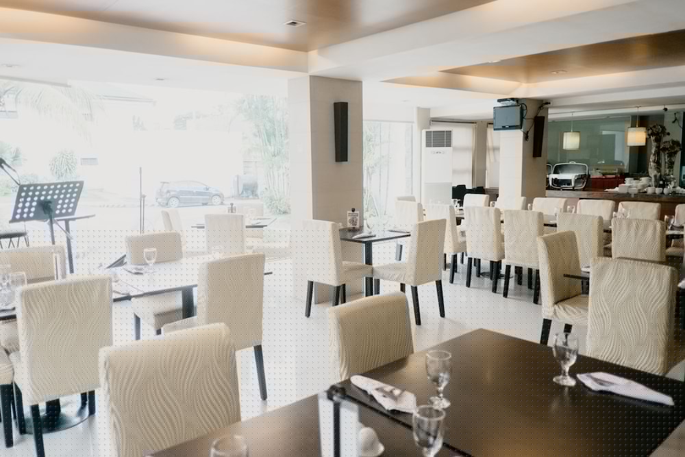East Asia Royale Hotel 49/55