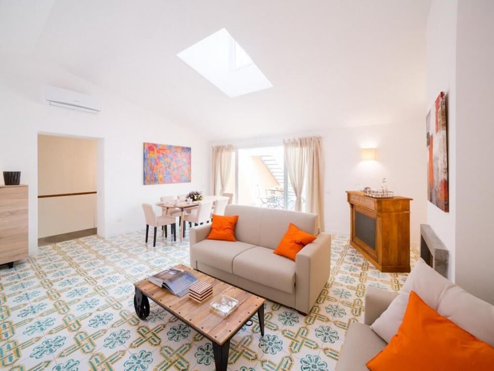 Grand Master Suites 49/74