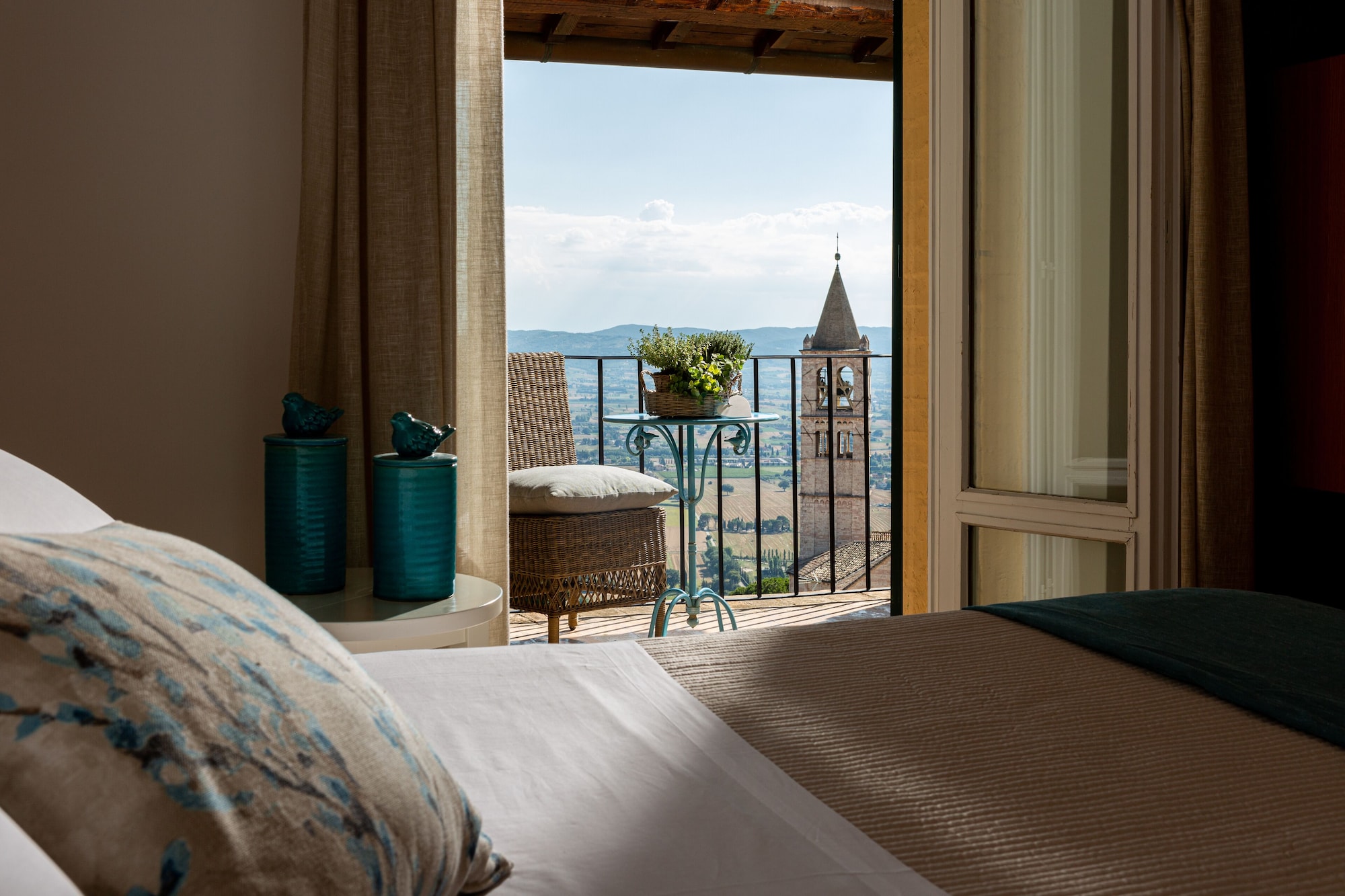 SUPERIOR, CITY VIEW, BALCONY
