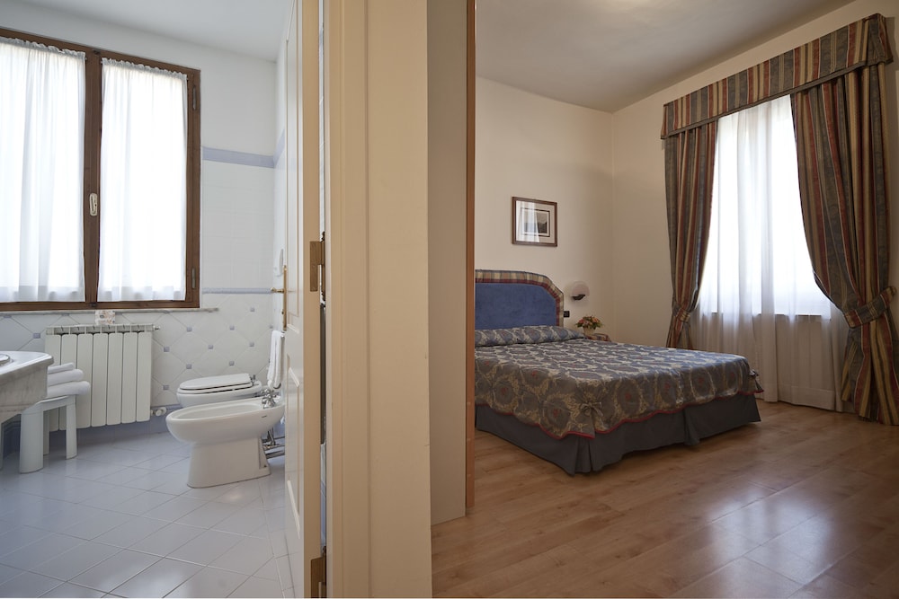 Italia Hotel 32/68