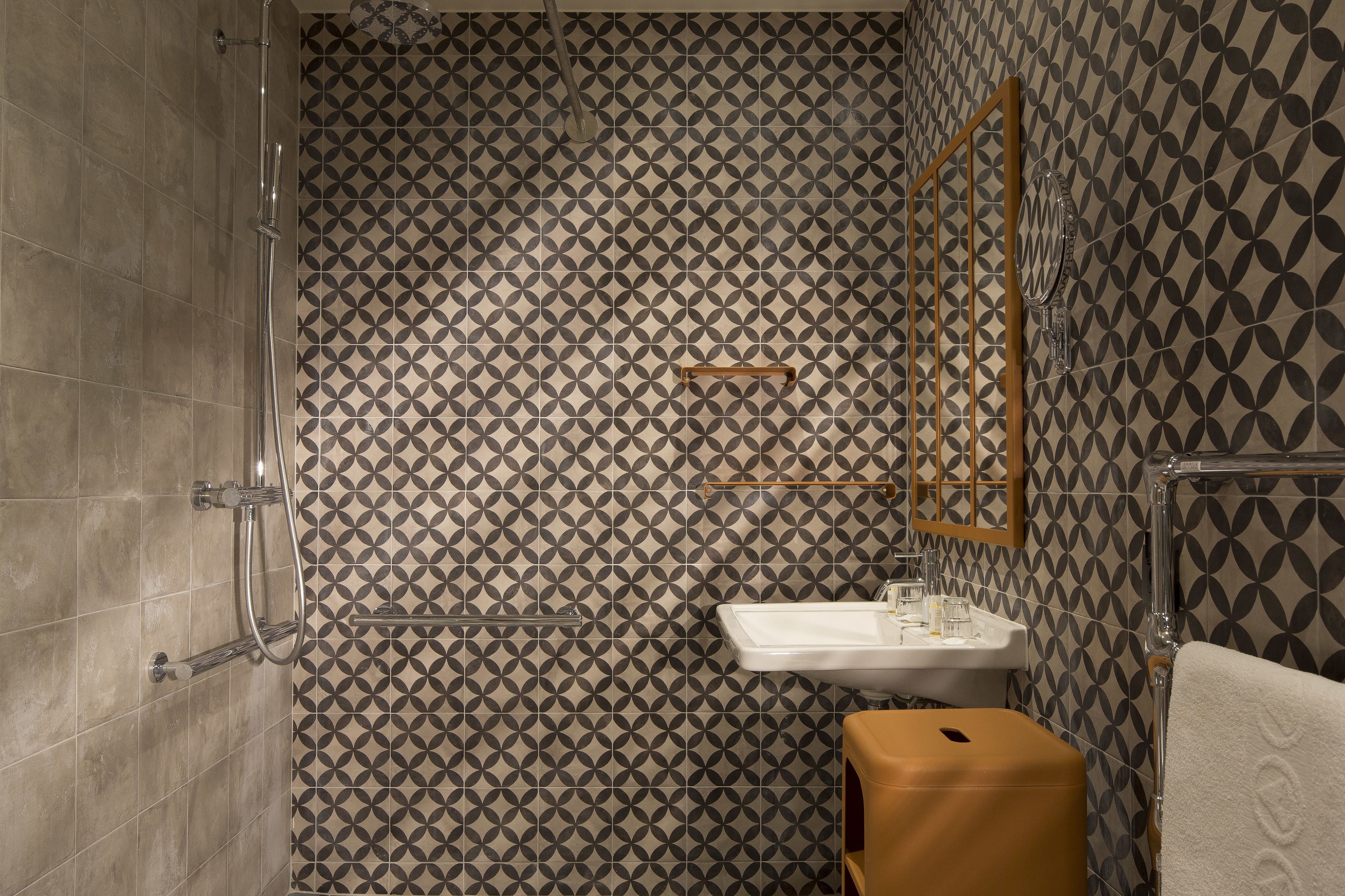 غرفة ثلاثية، Espace Champerret 4/5