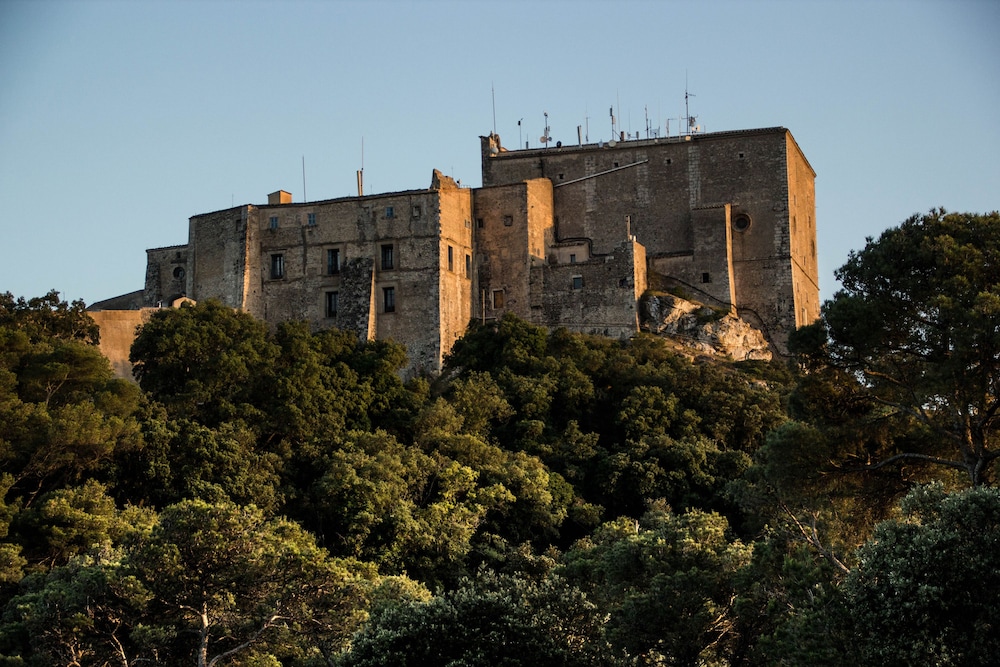 Petit Hotel Hostatgeria Sant Salvador 65/66