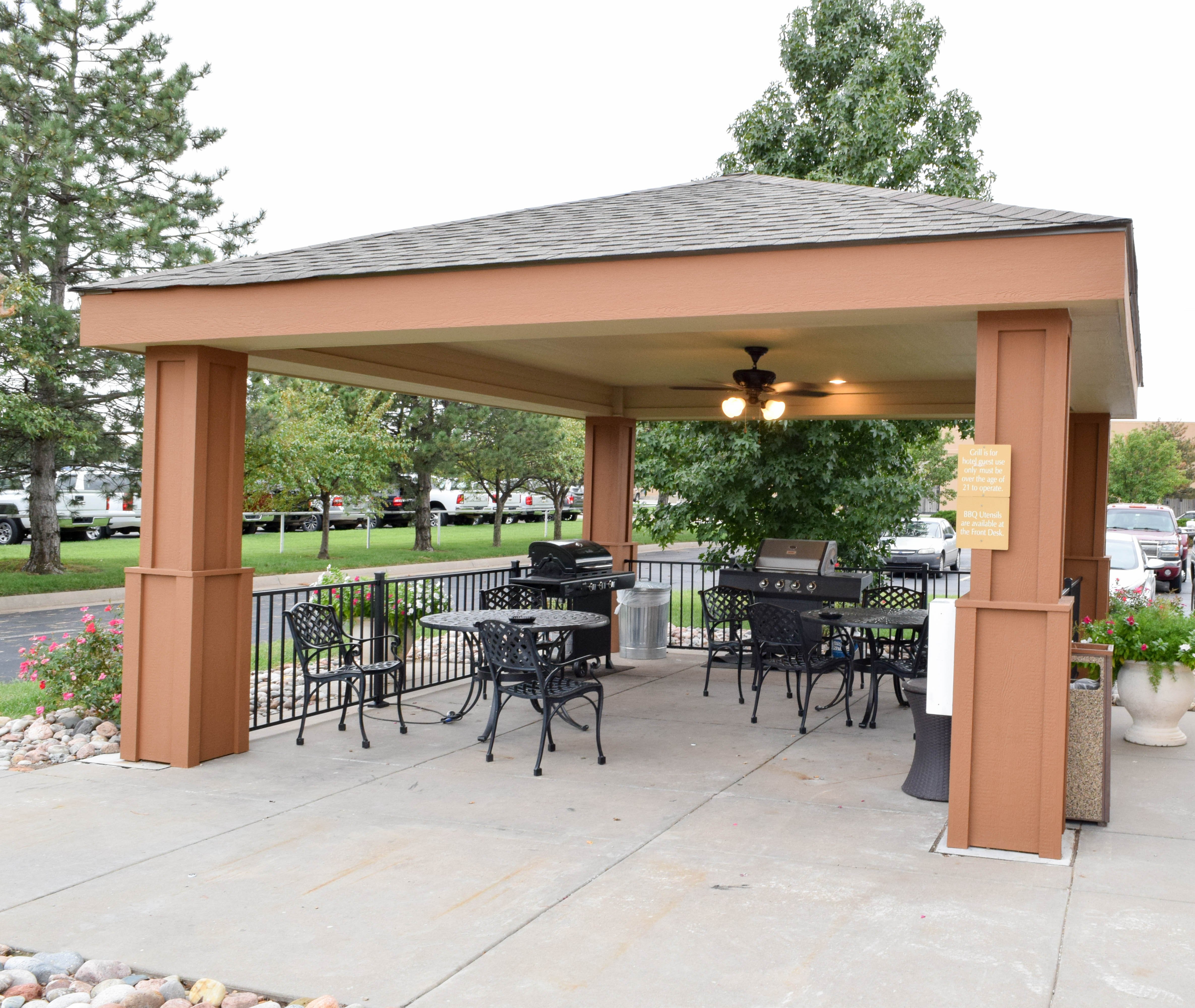 Sonesta Simply Suites Wichita Airport 52/69