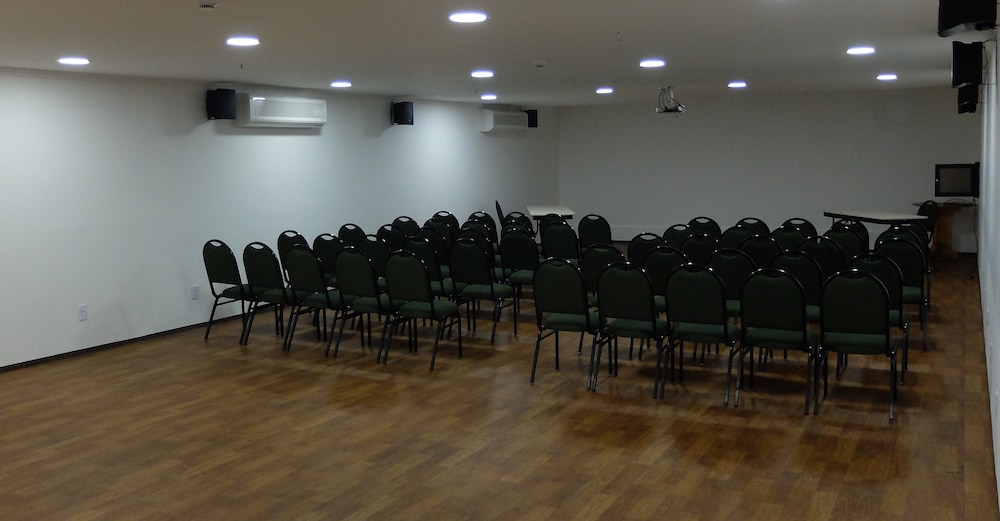 San Diego Suites Taubate 57/64