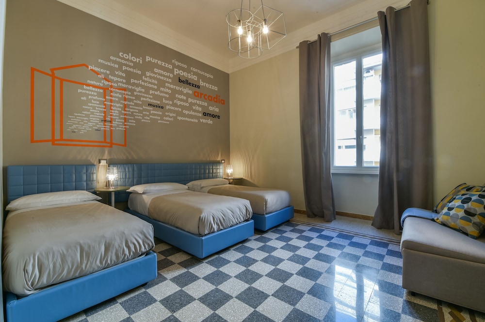ROOM, QUADRUPLE