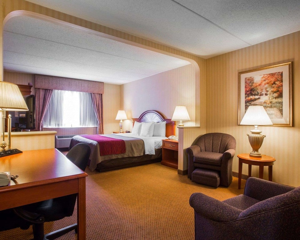 Comfort Inn & Suites Hawthorne NY 49/72