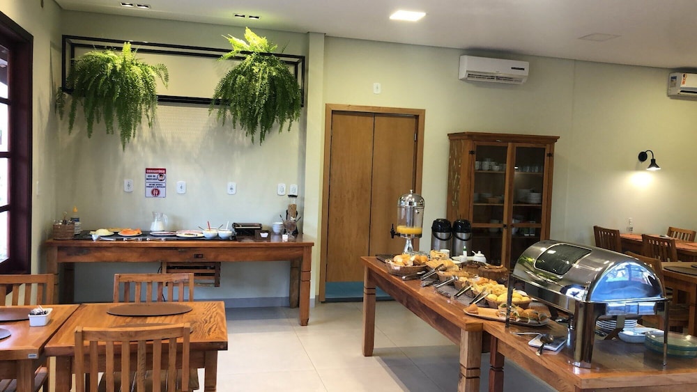 Estancia Hotel 47/57