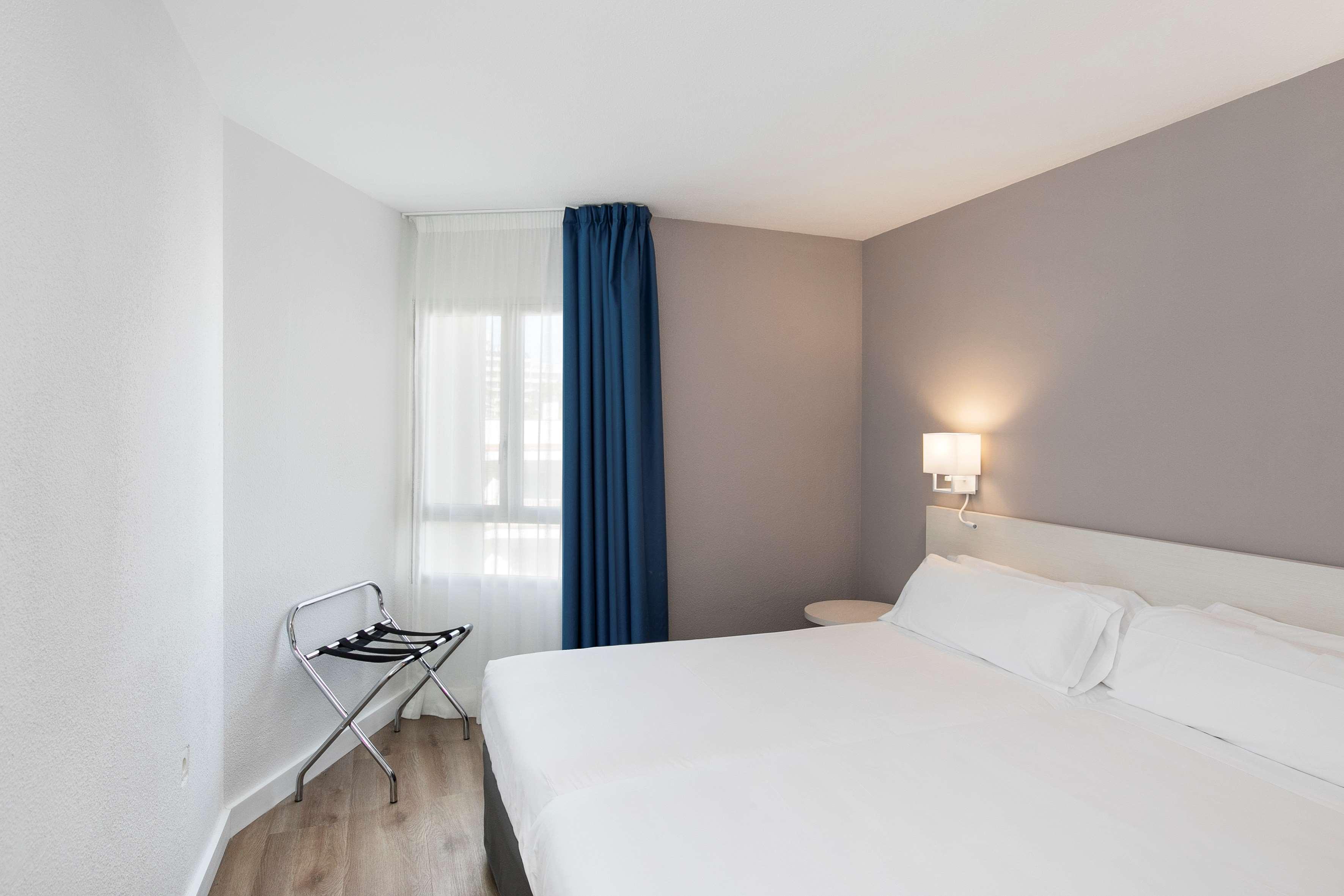 2 Bedrooms, Apartment, Sea Front