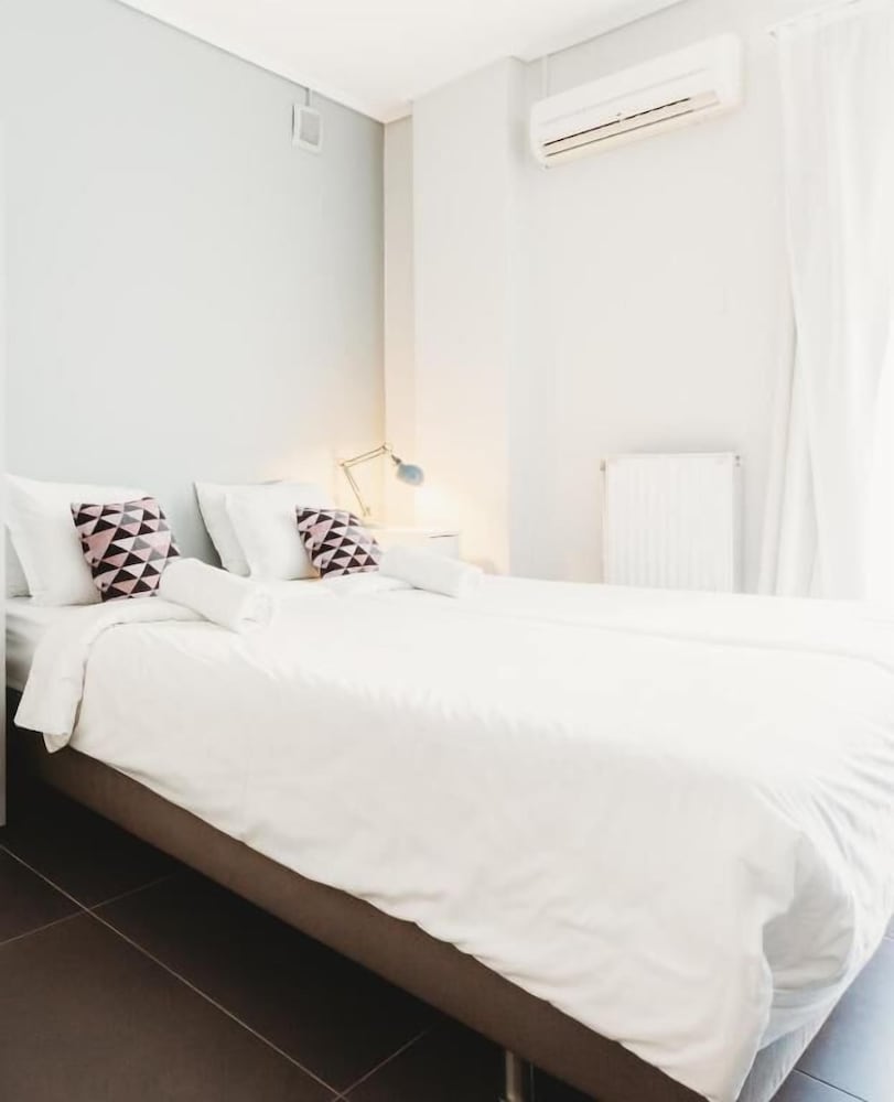 BUSINESS, STUDIO, DOUBLE BED