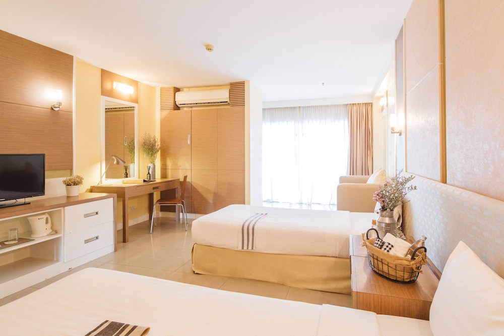 Clef Hotel 12/50