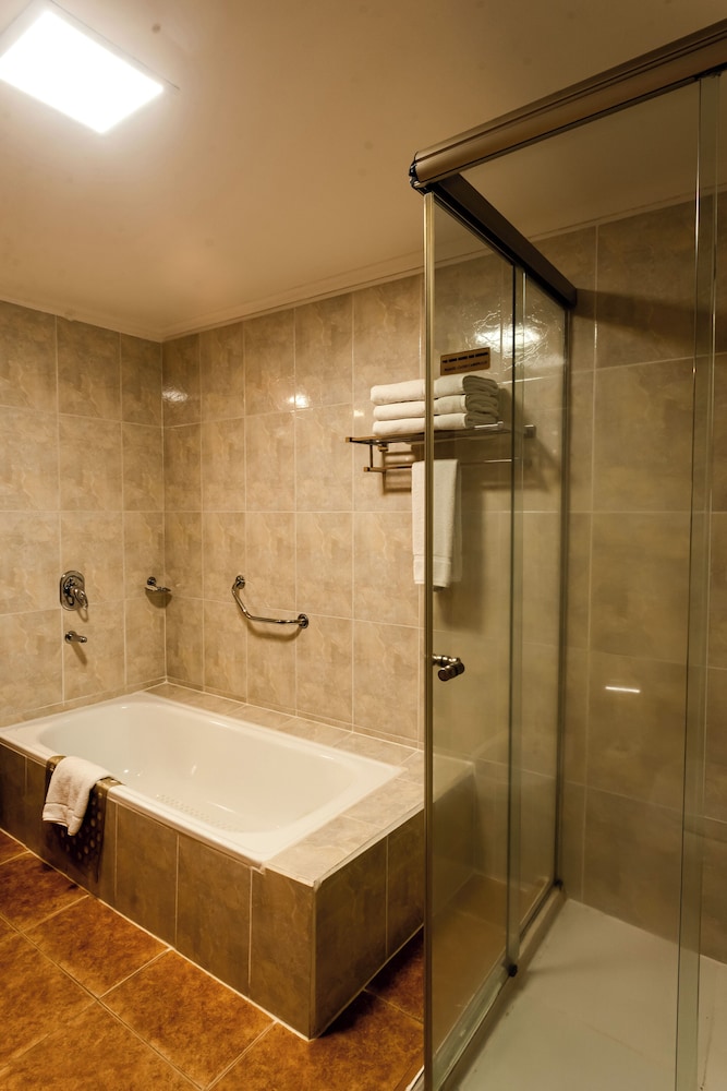 غرفة قياسية ثلاثية بثلاثة أسرّة، Saint George Hotel 3/3