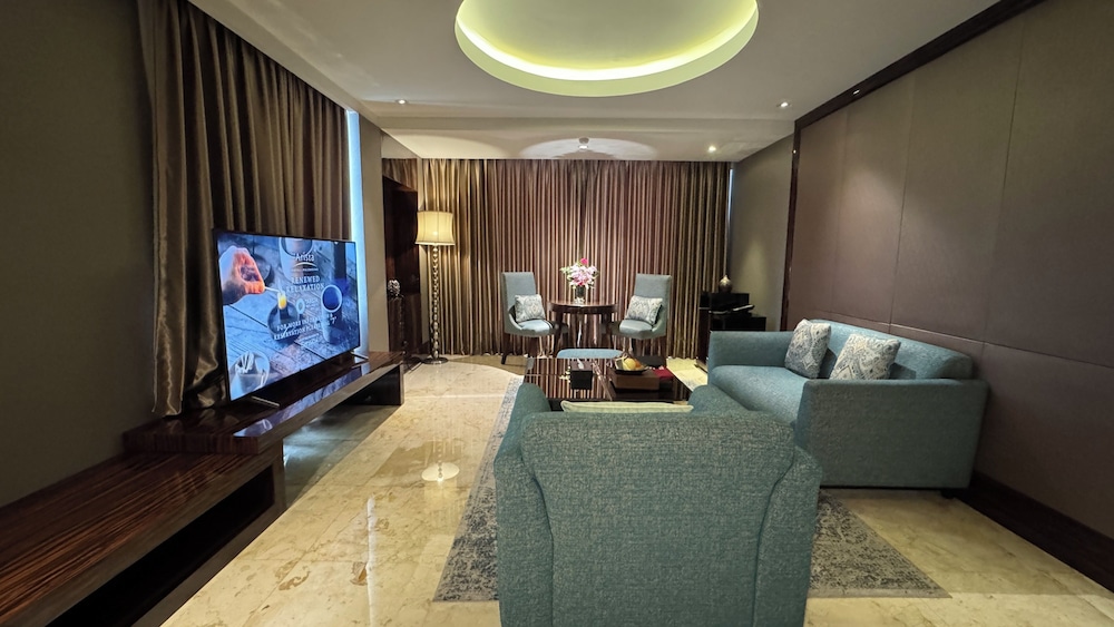 The Arista Hotel 52/74