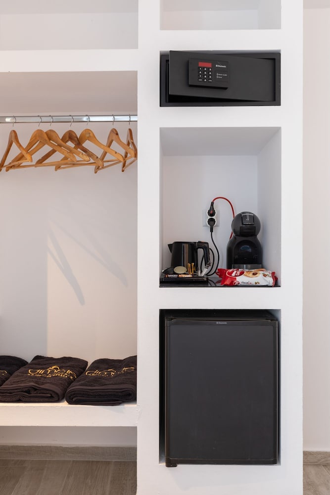 Dimele Rooms and Studios 8/50