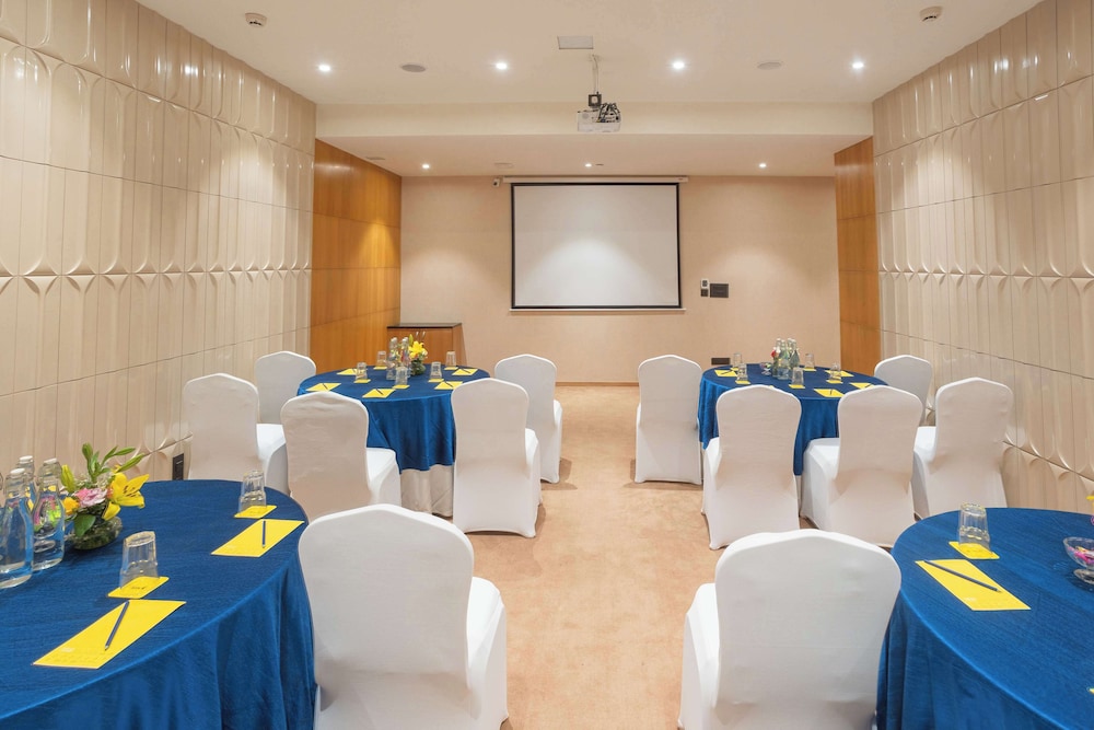 GOLDEN TULIP JAIPUR 41/50