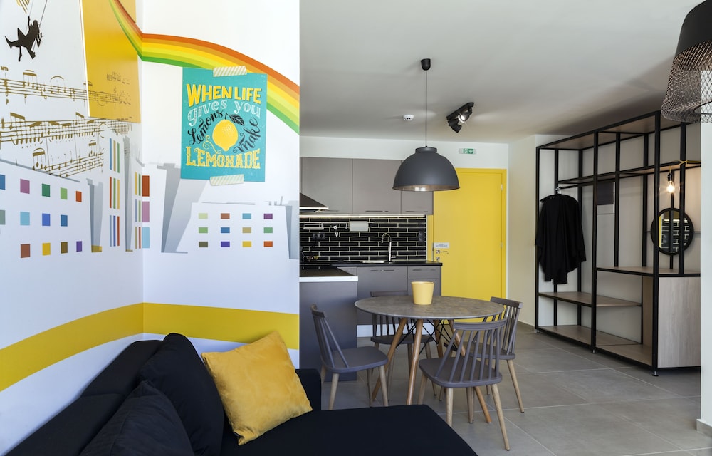 The Athenians Modern Apartments 31/50